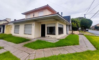 VENTA | CHALET 5 AMB CON PATIO Y COCHERA | PUNTA MOGOTES