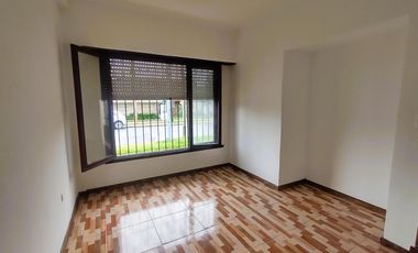 VENTA | CHALET 5 AMB CON PATIO Y COCHERA | PUNTA MOGOTES