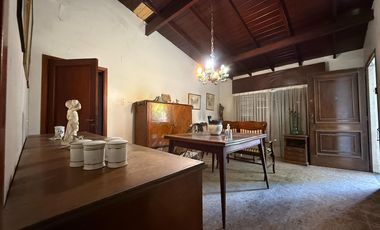 Casa cinco ambientes a la venta en Wilde Apto credito