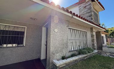 Casa cinco ambientes a la venta en Wilde Apto credito