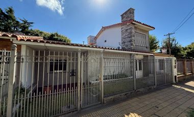 Casa cinco ambientes a la venta en Wilde Apto credito