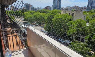 Departamento 2 ambientes con balcon a la calle