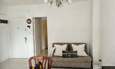 Departamento 2 ambientes con balcon a la calle