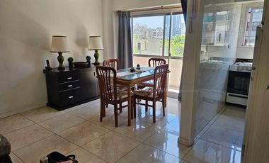 Departamento 2 ambientes con balcon a la calle