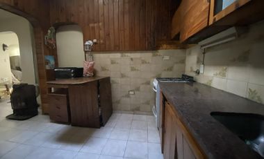 Venta. Casa 3 dormitorios. 4 ambientes. Almirante Brown, Moron.