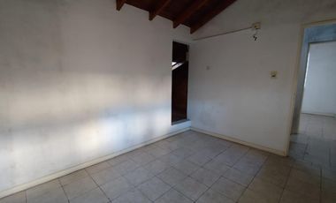 Venta. Casa 3 dormitorios. 4 ambientes. Almirante Brown, Moron.