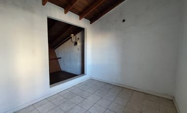 Venta. Casa 3 dormitorios. 4 ambientes. Almirante Brown, Moron.