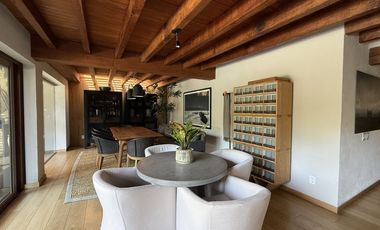 Se vende casa en Valle de Bravo a orillas del Lago.