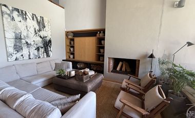 Se vende casa en Valle de Bravo a orillas del Lago.
