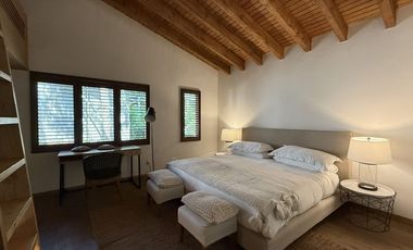 Se vende casa en Valle de Bravo a orillas del Lago.