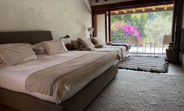 Se vende casa en Valle de Bravo a orillas del Lago.