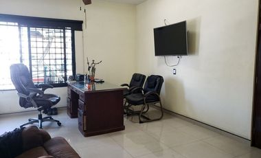 HOGAR MODERNO OFICINAS CON PATIO DE MANIOBRAS