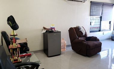 HOGAR MODERNO OFICINAS CON PATIO DE MANIOBRAS