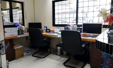 HOGAR MODERNO OFICINAS CON PATIO DE MANIOBRAS
