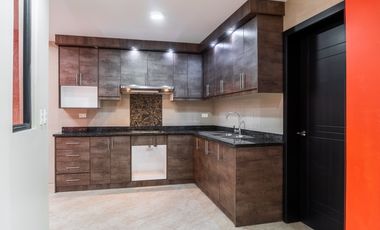 Mitad del Mundo, Casa en Venta, 110m2, 3 Habitaciones