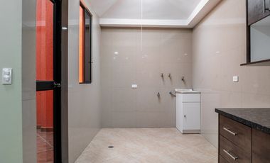 Mitad del Mundo, Casa en Venta, 110m2, 3 Habitaciones