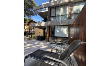 Moderno departamento en pinamar con piscina y cochera