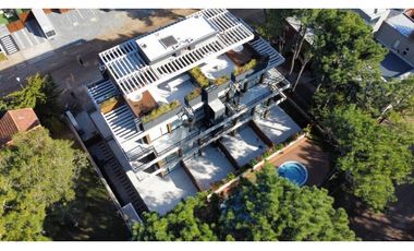 Moderno departamento en pinamar con piscina y cochera