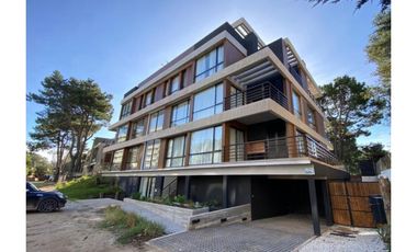 Moderno departamento en pinamar con piscina y cochera