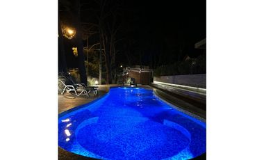 Moderno departamento en pinamar con piscina y cochera