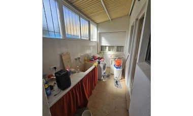 chalet 4 dormitorios + departamento de 2 ambientes