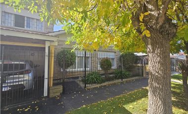 chalet 4 dormitorios + departamento de 2 ambientes