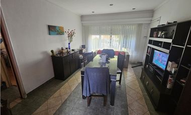 chalet 4 dormitorios + departamento de 2 ambientes