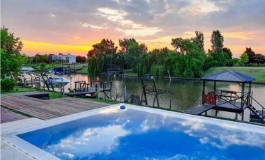 VENTA  CASA SAN MARCO TIGRE FRENTE AL RIO  MUELLE GALERIA PISCINA