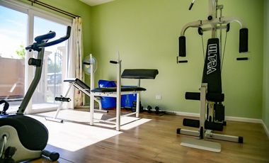 VENTA  CASA SAN MARCO TIGRE FRENTE AL RIO  MUELLE GALERIA PISCINA