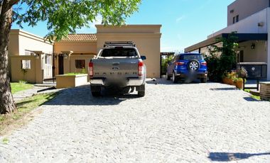 VENTA  CASA SAN MARCO TIGRE FRENTE AL RIO  MUELLE GALERIA PISCINA