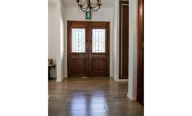 VENTA  CASA SAN MARCO TIGRE FRENTE AL RIO  MUELLE GALERIA PISCINA