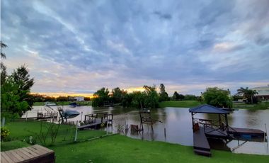 VENTA  CASA SAN MARCO TIGRE FRENTE AL RIO  MUELLE GALERIA PISCINA