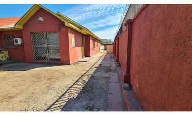 Excelente Casa en San Miguel en plena avenida departamental