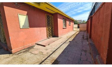 Excelente Casa en San Miguel en plena avenida departamental