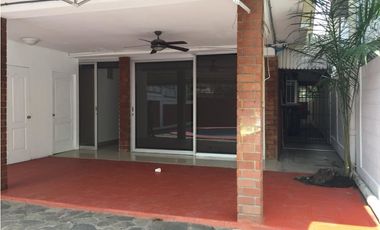 Alquilo Casa Comercial 500m