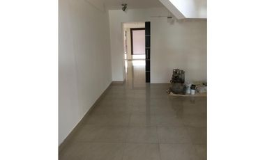 Alquilo Casa Comercial 500m