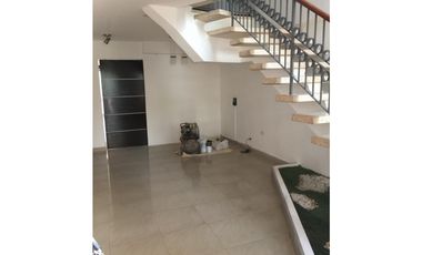Alquilo Casa Comercial 500m