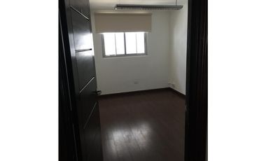 Alquilo Casa Comercial 500m