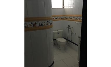 Alquilo Casa Comercial 500m