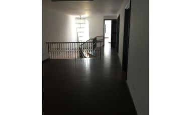 Alquilo Casa Comercial 500m