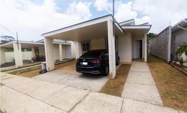 Se Vende Casa de 220m2 en Vista Alegre-Arraijan (DR)