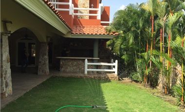 SAN FRANCISCO / LOMA ALEGRE / 2 NIVELES / PISCINA  / 947M2