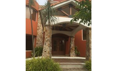 SAN FRANCISCO / LOMA ALEGRE / 2 NIVELES / PISCINA  / 947M2