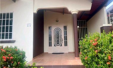 VENTA DE CASA EN BRISAS DEL GOLF 324m2 4 HABITACIONES