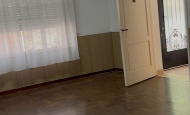 Casa en alquiler de 4 dormitorios c/ cochera en La Plata