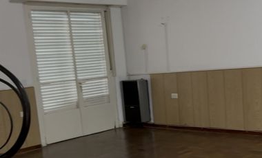 Casa en alquiler de 4 dormitorios c/ cochera en La Plata