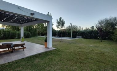 VENTA VILLA TACU- 2 CABAÑAS CON PILETAS- EQUIPADAS