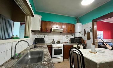 CASA VENTA 4 AMB CLAYPOLE GRAN JARDÍN Y GARAGE
