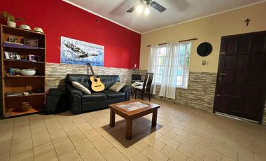 CASA VENTA 4 AMB CLAYPOLE GRAN JARDÍN Y GARAGE