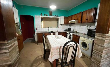 CASA VENTA 4 AMB CLAYPOLE GRAN JARDÍN Y GARAGE